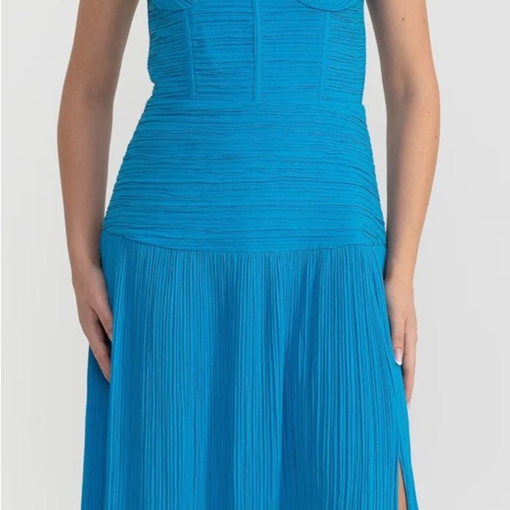 ELEGANT DRESS WITH RUCHED FITTED BODICE AND STRAIGHT SKIRT WITH SIDE SLIT - BLUE